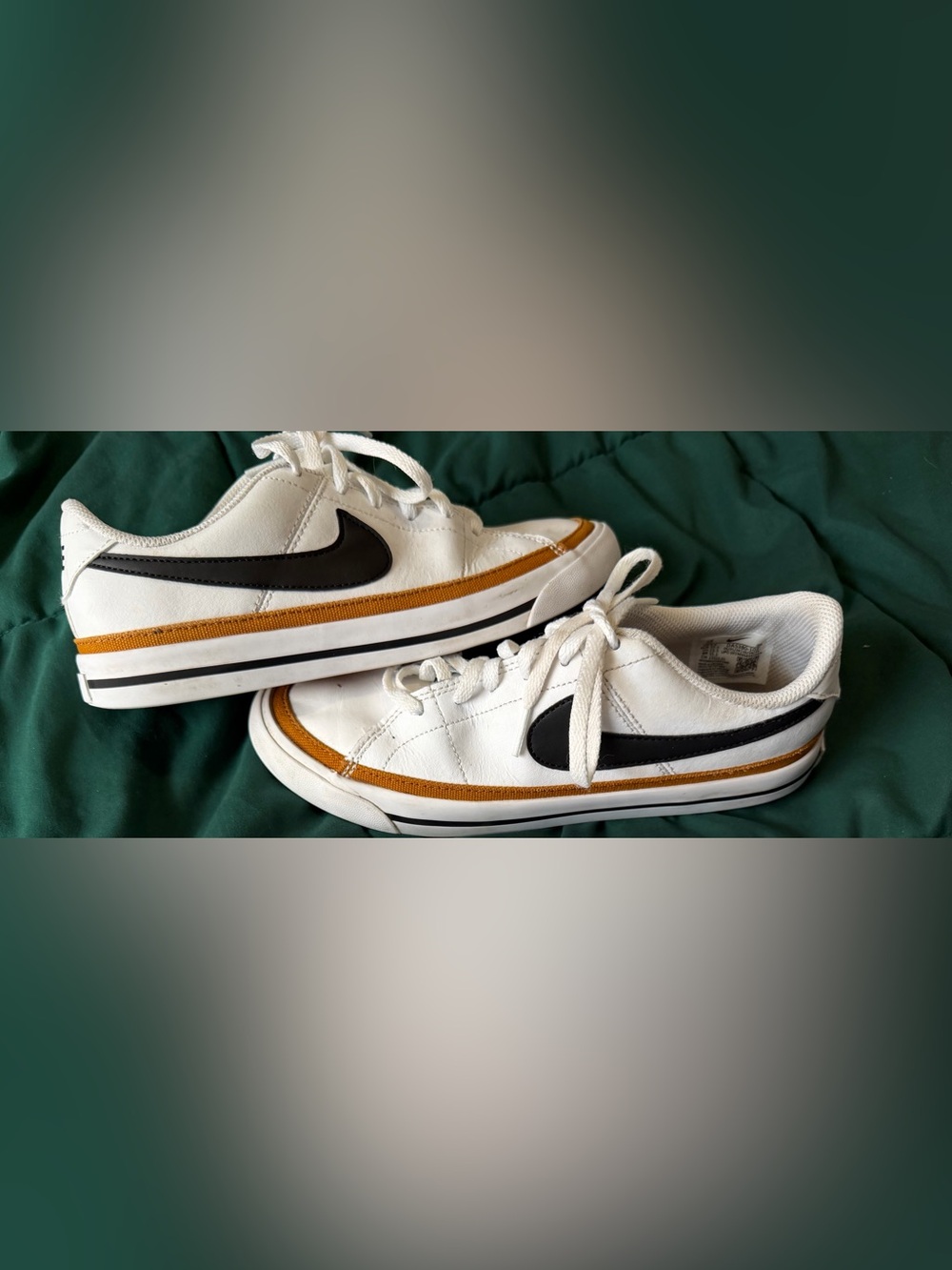 Kids Nike Legacy 5y. Like new.